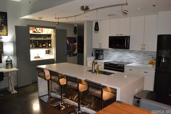 Building Photo - 315 Rock St