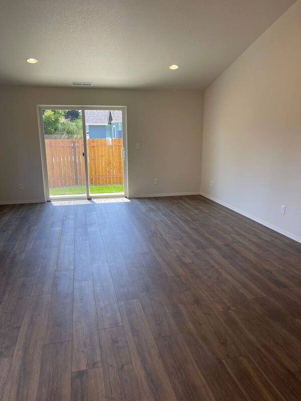 Building Photo - 1608 Zoe Ave