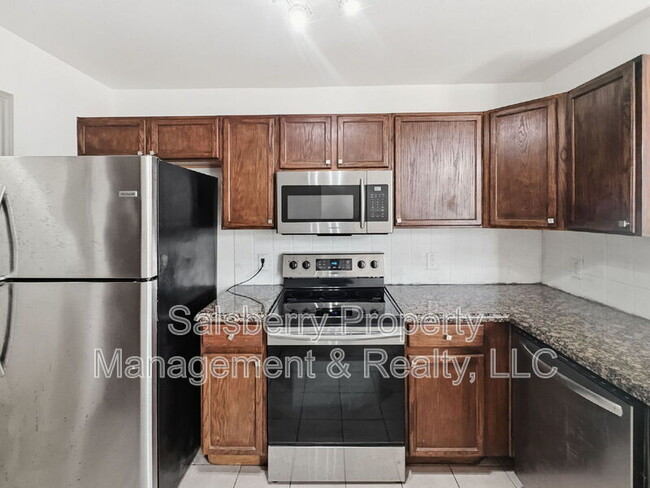 Building Photo - 3950 Seaside Ct