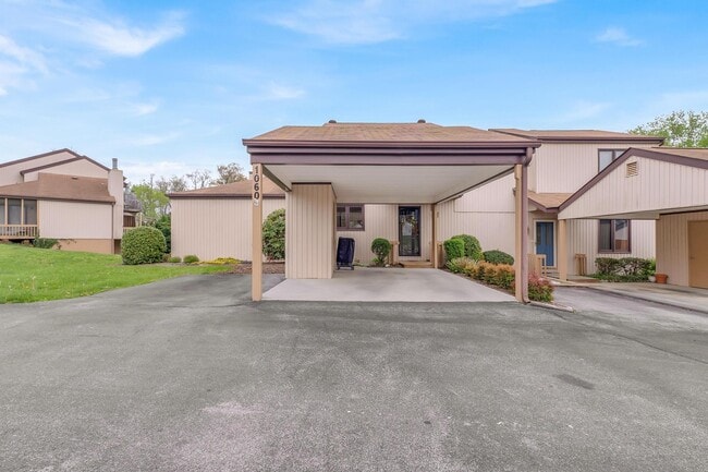 Building Photo - 1060 Pebble Dr