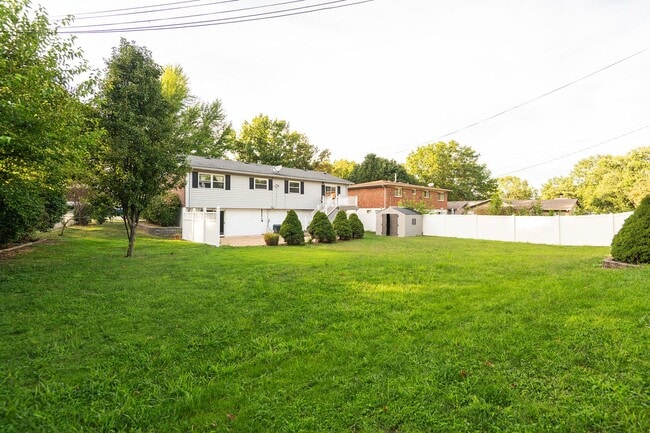 Building Photo - Spacious 4-Bed, 2.5-Bath Split-Level Home