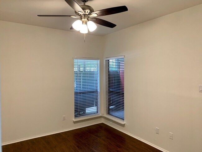 Building Photo - 2025 Augusta Dr