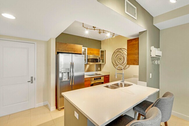 Building Photo - 480 Hibiscus St