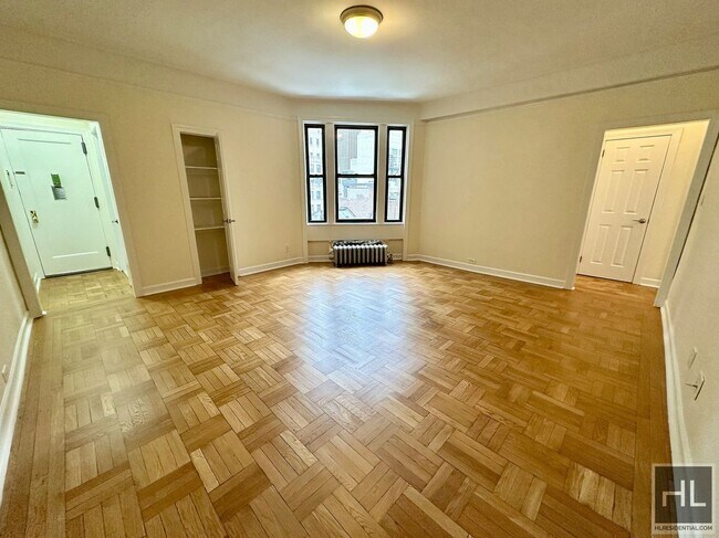 Building Photo - 55 W 55th St