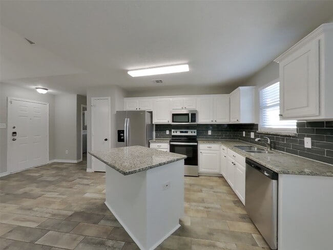 Building Photo - 16229 Summerset Estates Blvd