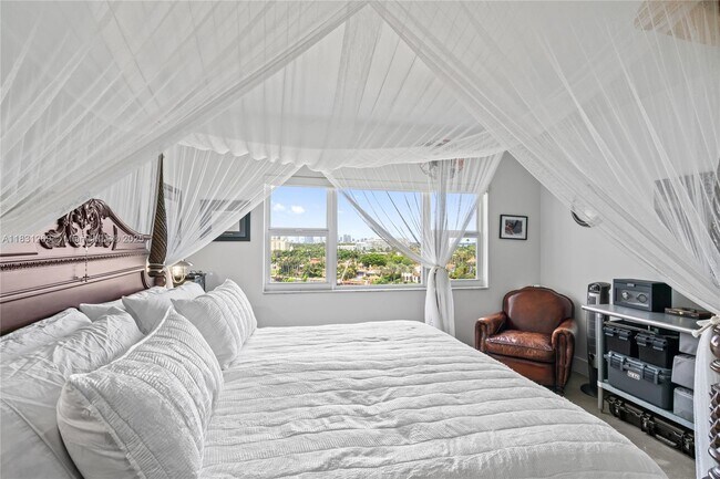 Building Photo - 4925 Collins Ave
