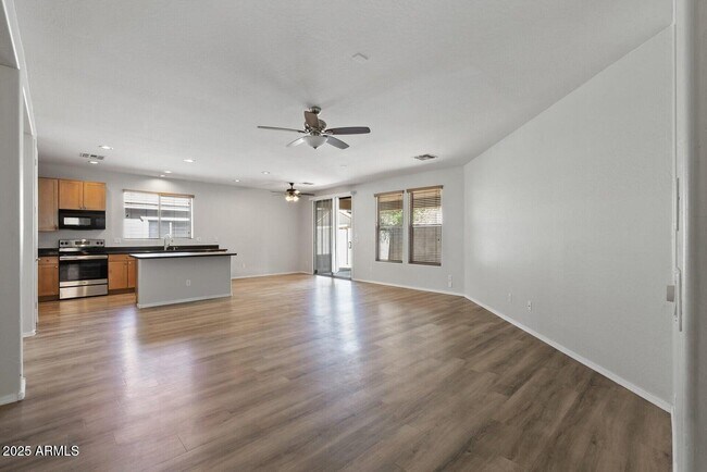 Building Photo - 18391 W Stinson Dr