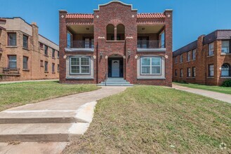 Building Photo - E Dr Quadplex