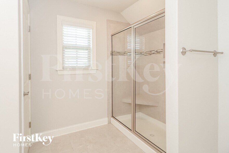 Building Photo - 127 Phoenix Ct
