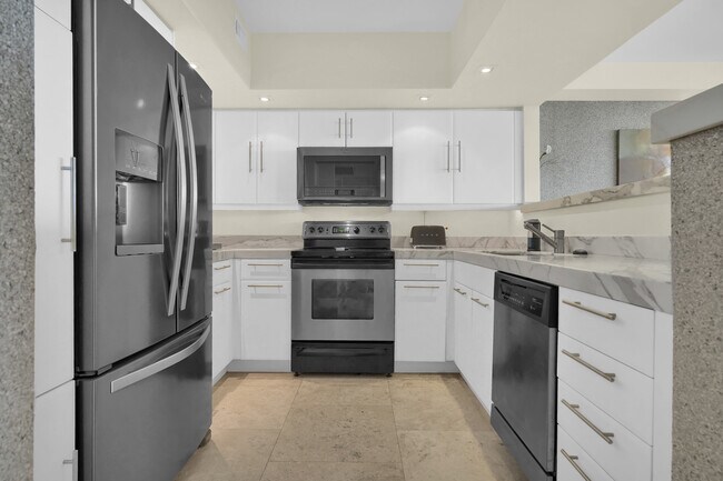 Building Photo - 5600 Collins Ave