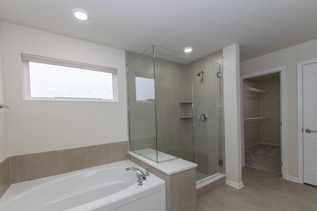 Building Photo - 717 Risdon Trail S