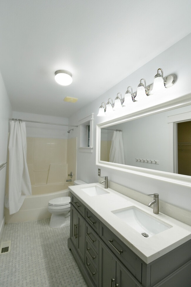 Building Photo - 2430 106th Dr SE