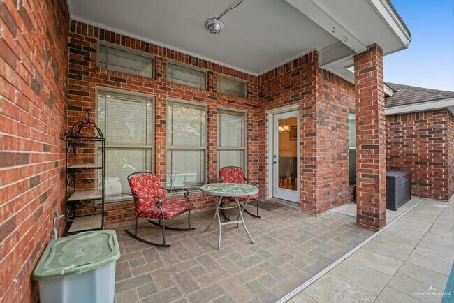 Building Photo - 23 W Arapaho Ave