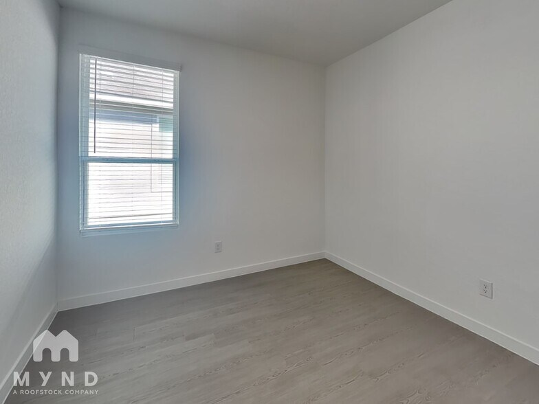 Building Photo - 10554 Ysasmendi Rdg