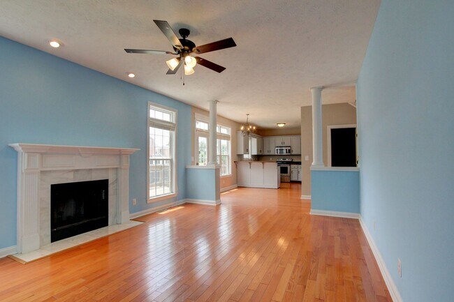 Building Photo - 716 Cavalier Dr