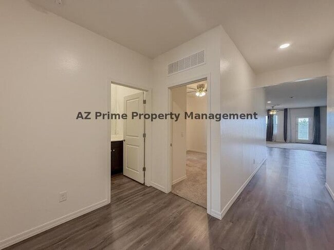 Building Photo - 5815 N 195th Dr