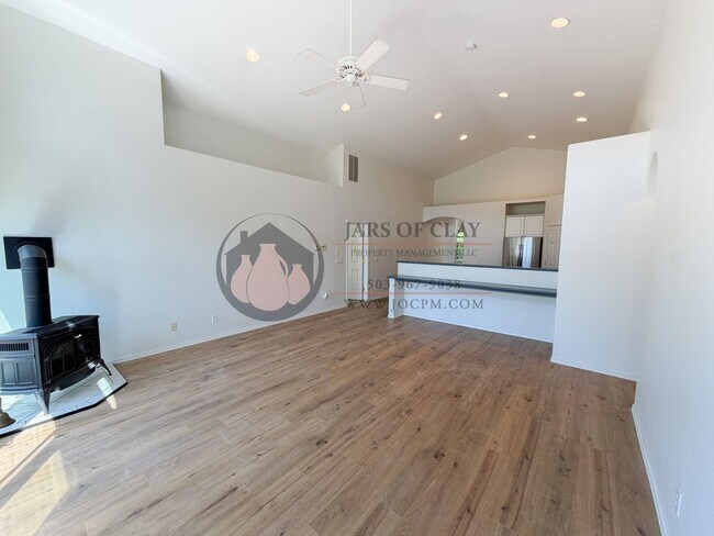 Building Photo - South Salem Single-Level Near Creekside Golf Club!