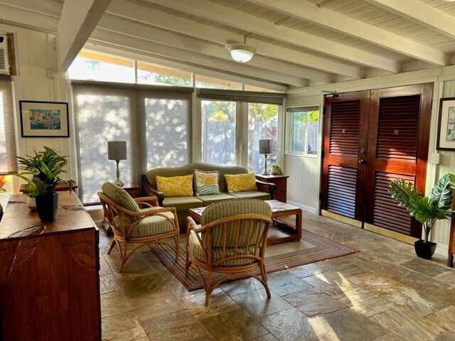 Vaulted Ceiling - 68 -287 Crozier Loop