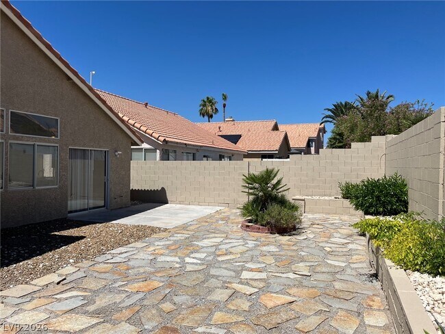 Building Photo - 1316 Royal Creek