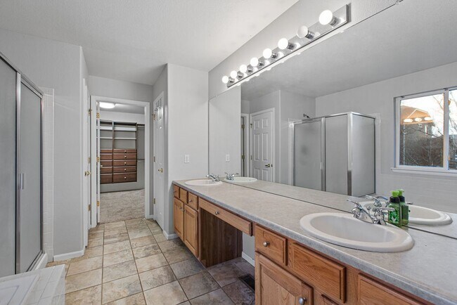 Building Photo - 6 Bedroom plus and office near Rigden Farms