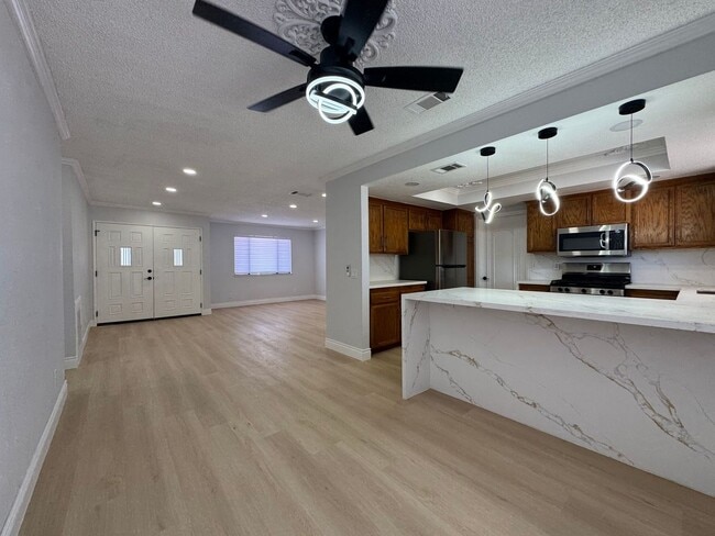 Building Photo - Beautifully Remodeled 3 Bed, 2 Bath $1,795.00