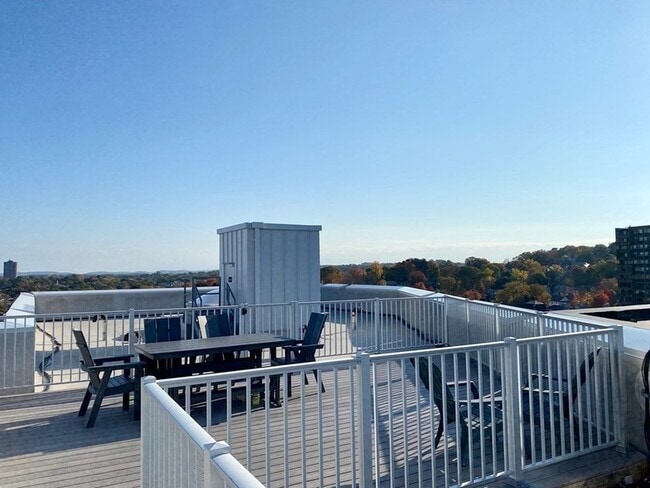 Building Photo - 1454 Beacon St