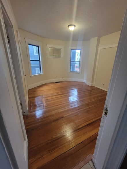 Living Room - 76 Bellevue St