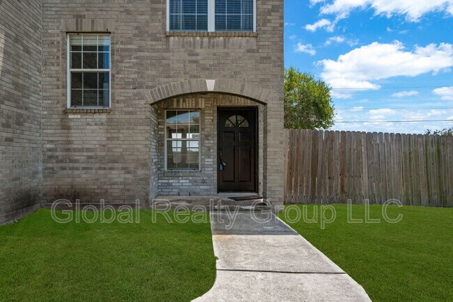 Building Photo - 215 Chisholm Trail