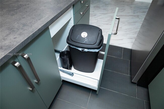 Building Photo - 224 Meridian Ave