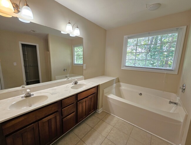 Building Photo - 40 N Orchard Farms Ave