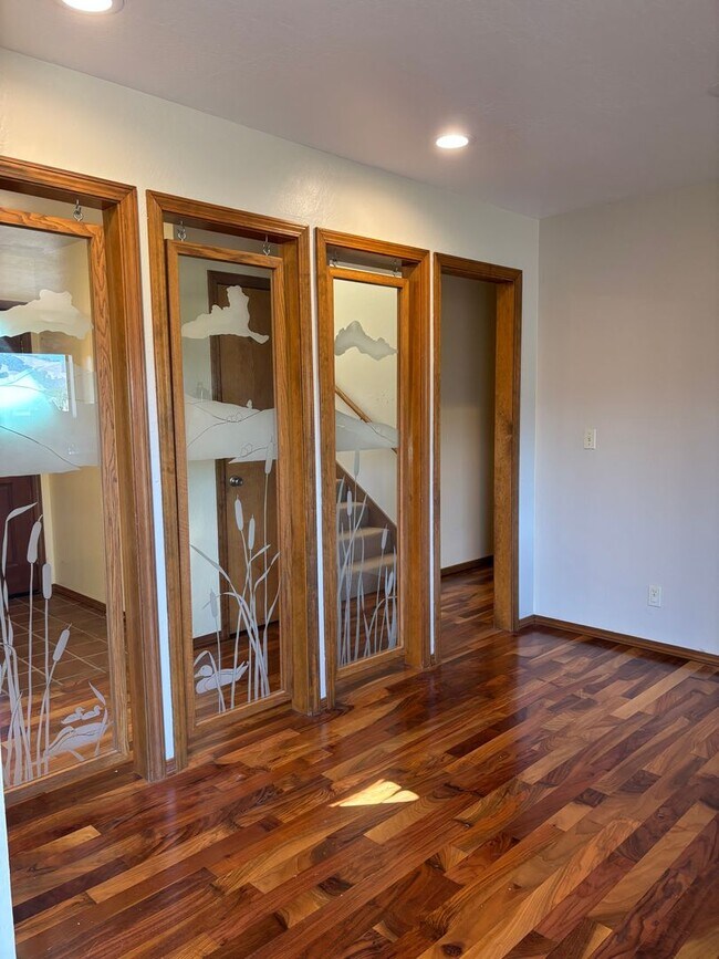 Building Photo - 6 Acres; 3 bedroom 2 bath plus bonus room ...
