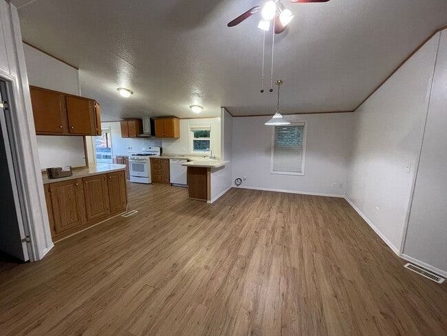 Building Photo - Lakebay 3 Bedroom Available Now, Fenced Yard & More! $500 Move in Bonus!