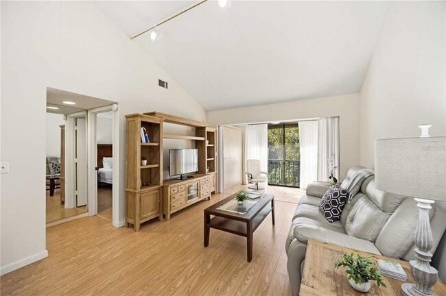 Building Photo - 1626 Brookhouse Dr