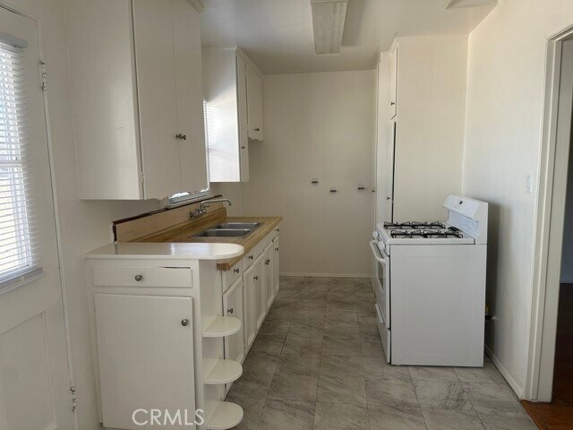 Building Photo - 601 S Chevy Chase Dr