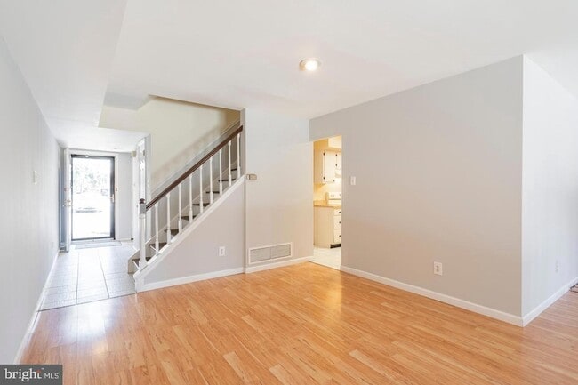 Building Photo - 1004 Worthington Dr