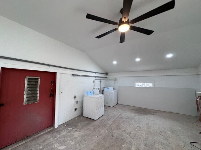 Building Photo - Newly remodeled 2 bedroom