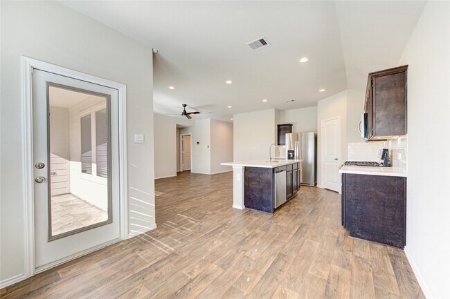 Building Photo - 21335 Hendricks Holw Ln