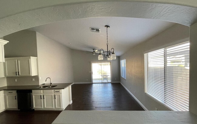 Building Photo - 13826 W Keim Dr