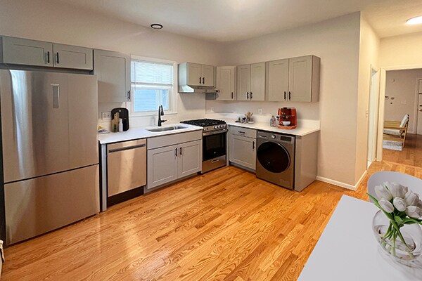 Primary Photo - 160 Brown St