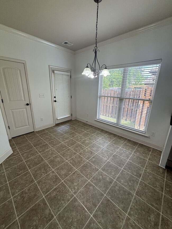 Building Photo - 3 Bed 2 Bath Home In Westover With A 2 Car Garage