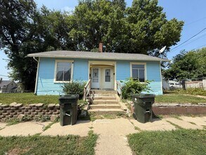 Building Photo - 205-7 Rebecca St