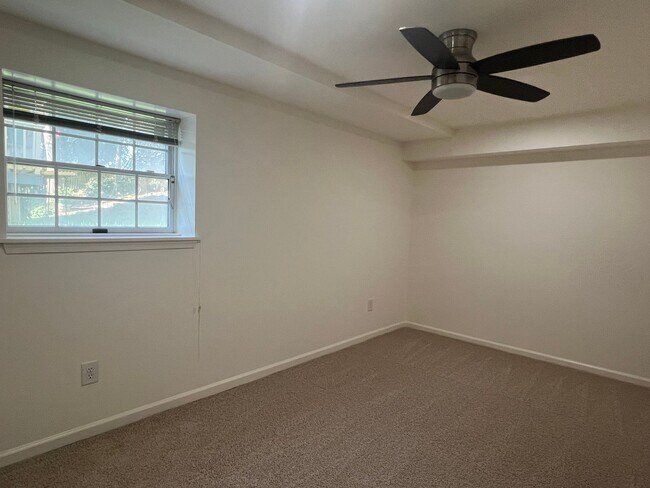 Building Photo - 3025 Windy Knoll Ct