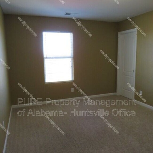 Building Photo - 3312 Lakeland Dr SW