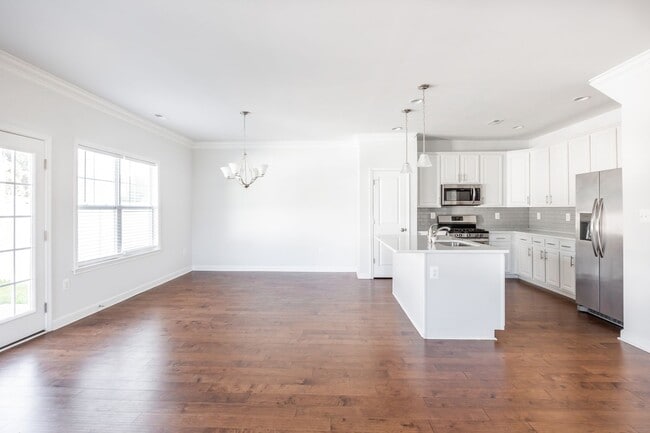 Building Photo - Beautiful 3 Bedroom Home on Corner Lot in ...