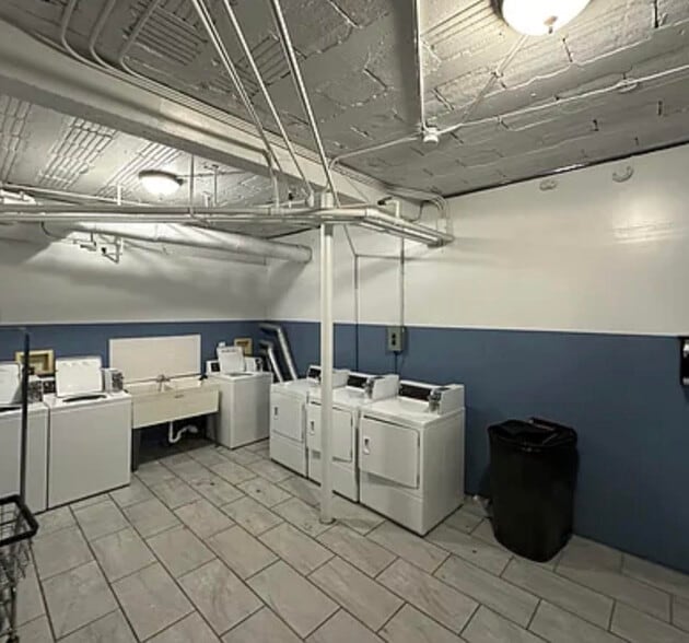 Building Photo - 1321 W Estes Ave