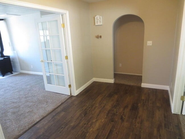 Building Photo - Amazing Home in Bloomington Hills