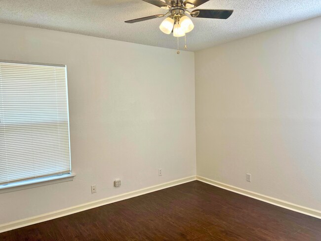 Building Photo - Woods Hole 14506-14508