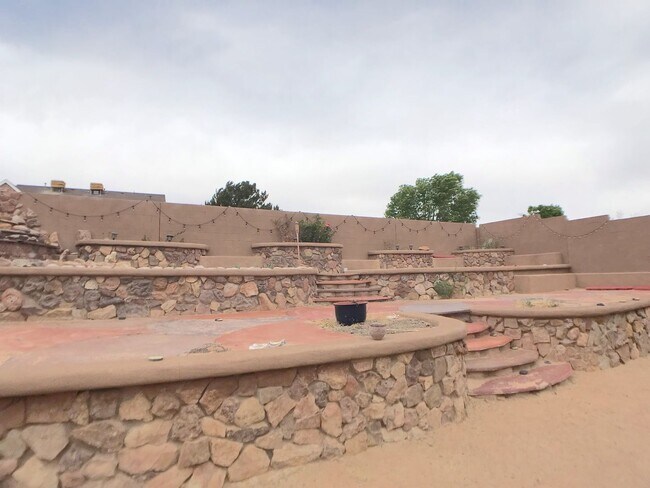 Building Photo - Spacious 3BR/2BA Los Lunas Home with Open Layout, Office Space & Refrigerated Air