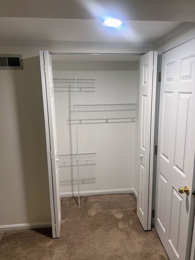 Building Photo - 5602 Hawthorne St