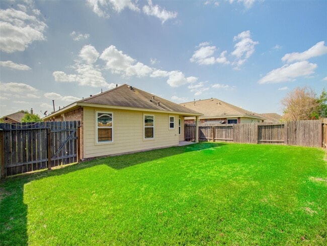 Building Photo - 11823 Green Colling Park Dr